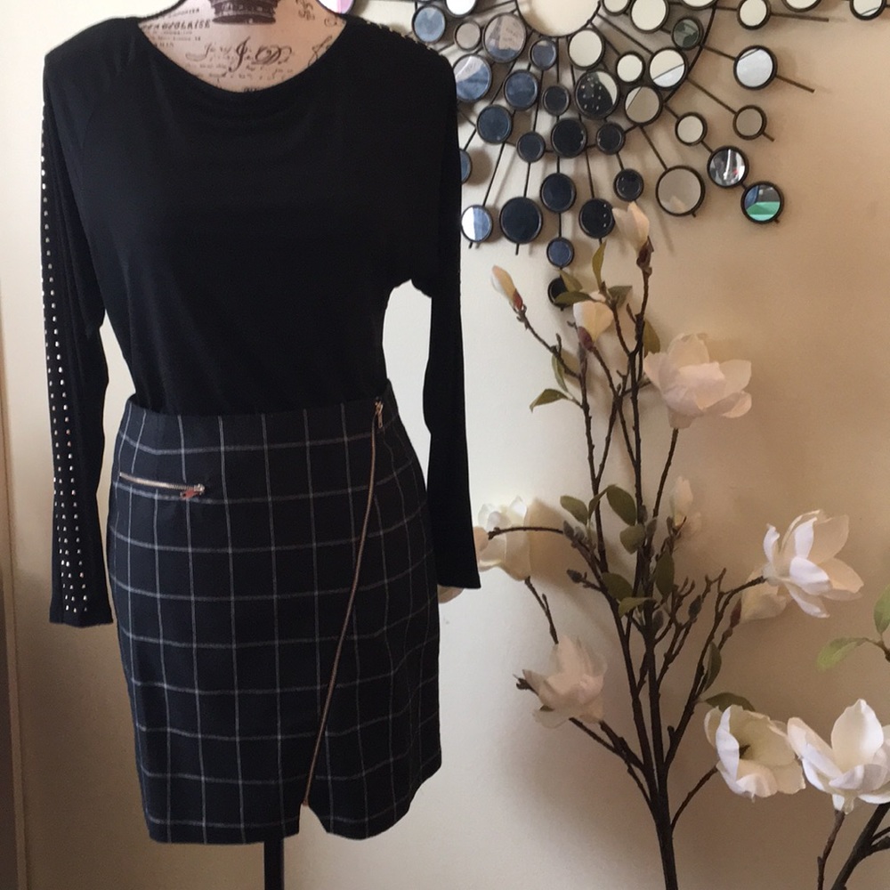 Romeo & Juliet counture Black mini skirt - Picture 3 of 8